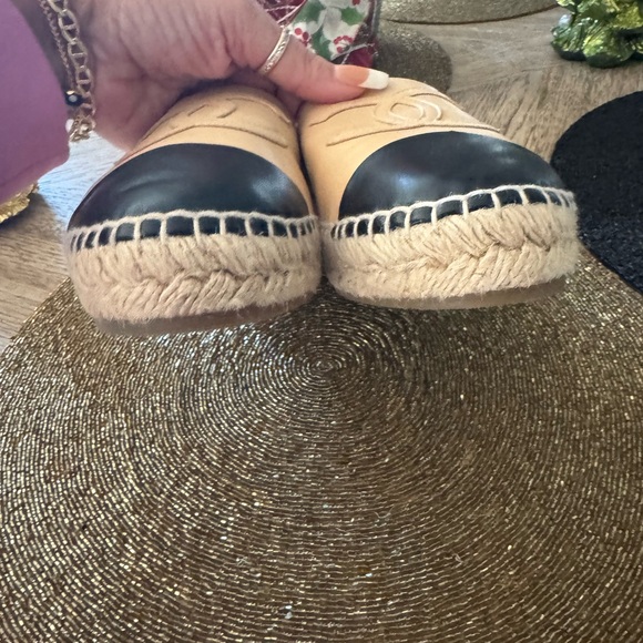 CHANEL Tan and Black Espadrilles - Picture 4 of 13